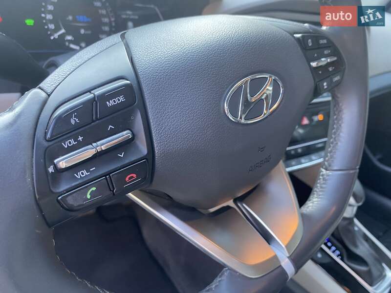 Хэтчбек Hyundai Ioniq 2017 в Ужгороде