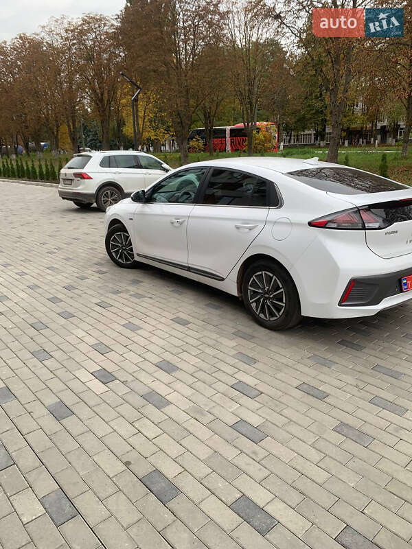 Лифтбек Hyundai Ioniq 2020 в Ровно