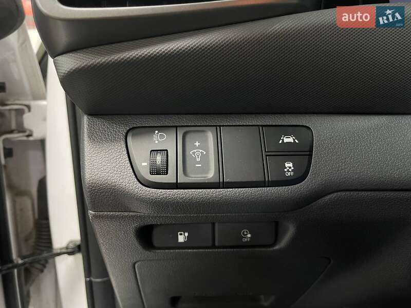 Лифтбек Hyundai Ioniq 2021 в Киеве фото 20 Лифтбек Hyundai Ioniq 2021 в Киеве