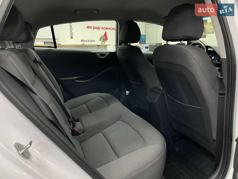 Лифтбек Hyundai Ioniq 2021 в Киеве фото 40 Лифтбек Hyundai Ioniq 2021 в Киеве