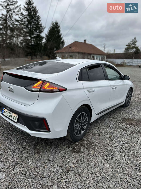 Хэтчбек Hyundai Ioniq 2019 в Староконстантинове
