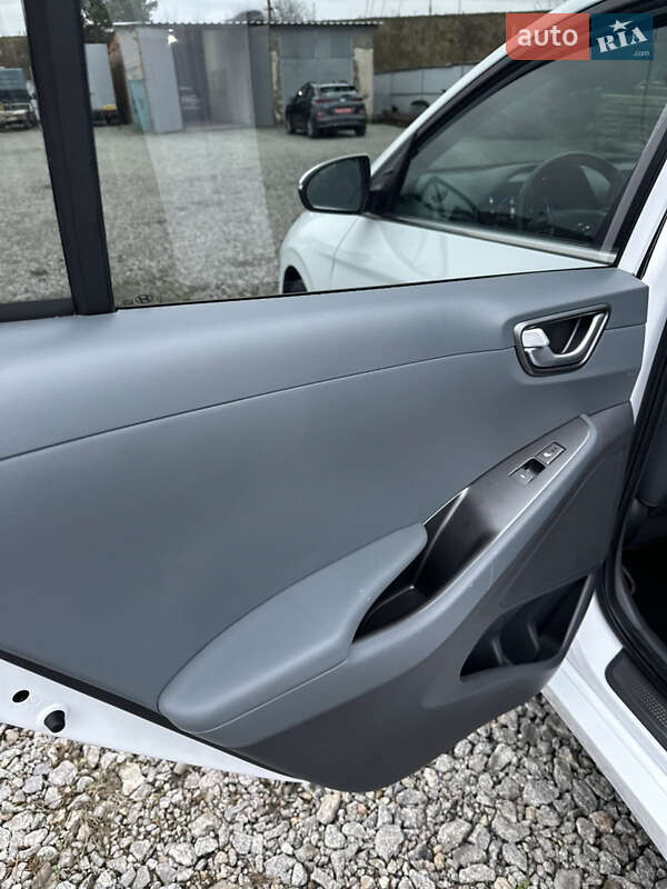 Хэтчбек Hyundai Ioniq 2019 в Староконстантинове