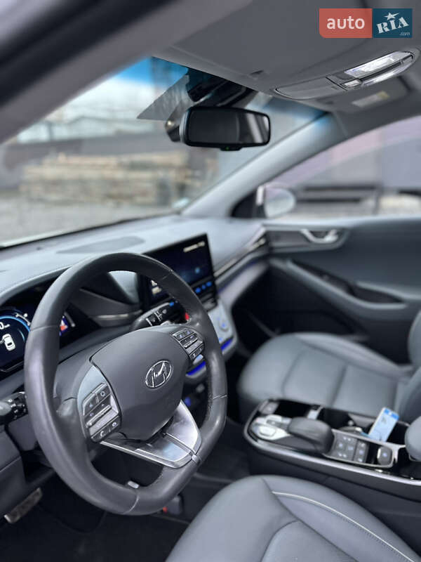 Хэтчбек Hyundai Ioniq 2019 в Староконстантинове