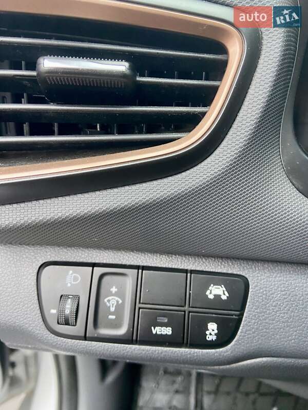 Хэтчбек Hyundai Ioniq 2018 в Ровно фото 17 Хэтчбек Hyundai Ioniq 2018 в Ровно