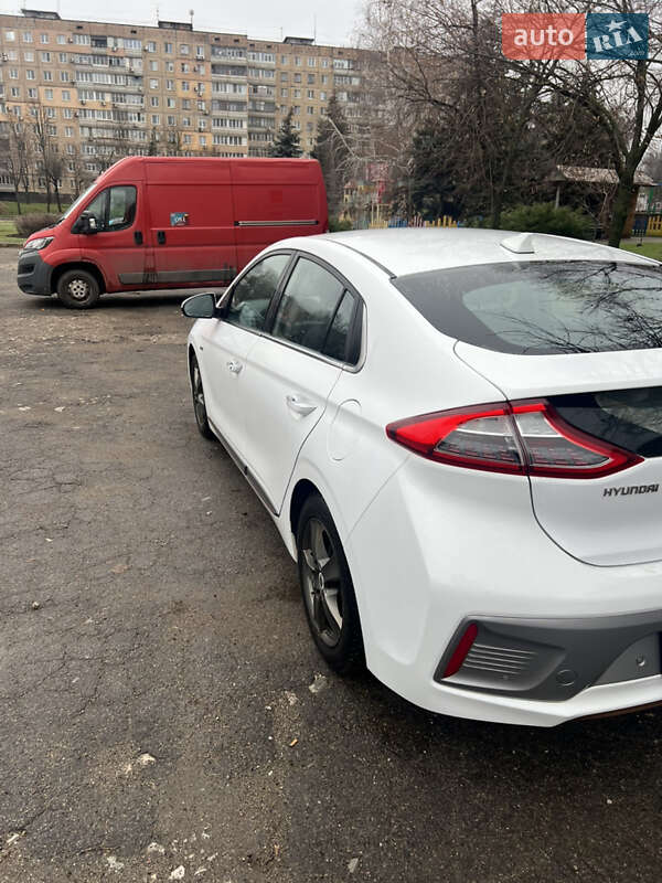 Хэтчбек Hyundai Ioniq 2016 в Кривом Роге