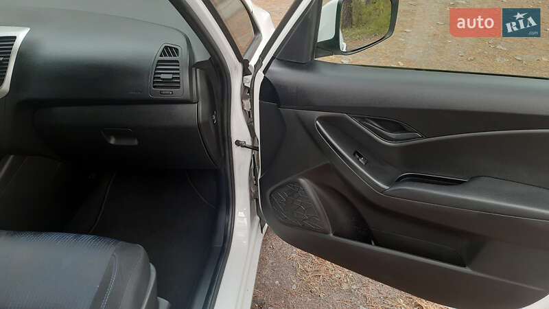 Хетчбек Hyundai ix20 2013 в Житомирі фото 28 Хетчбек Hyundai ix20 2013 в Житомирі