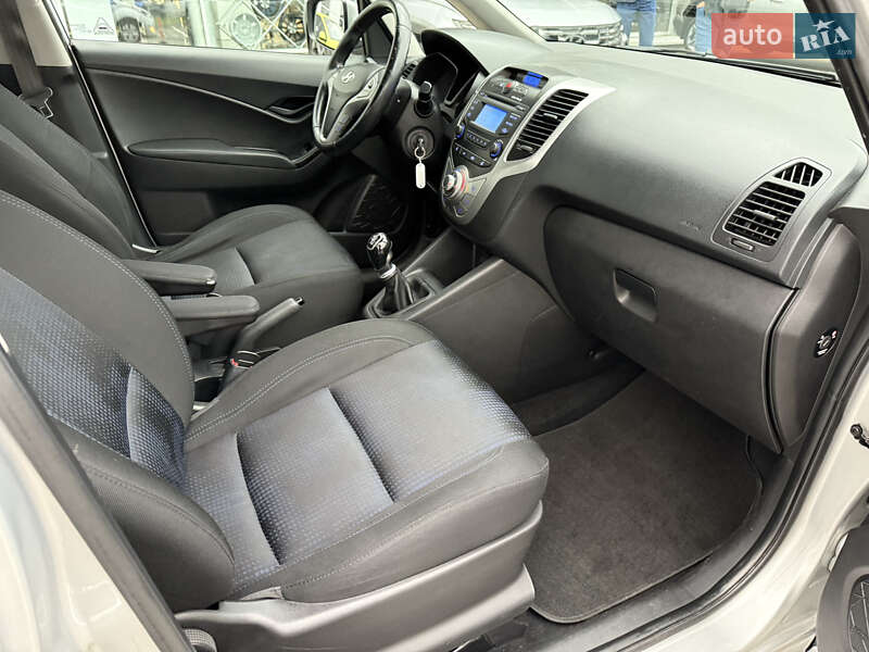 Хэтчбек Hyundai ix20 2012 в Киеве фото 12 Хэтчбек Hyundai ix20 2012 в Киеве