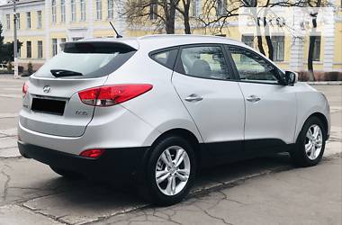 Позашляховик / Кросовер Hyundai ix35 2012 в 