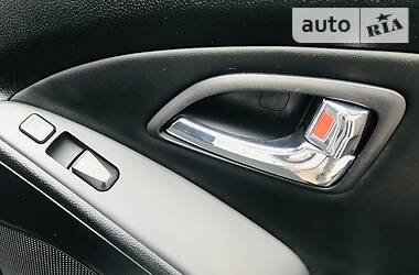 Позашляховик / Кросовер Hyundai ix35 2012 в 