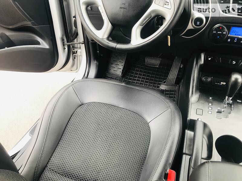 Внедорожник / Кроссовер Hyundai ix35 2012 в Каменском