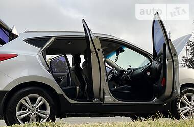 Позашляховик / Кросовер Hyundai ix35 2012 в 