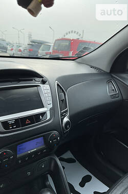 Внедорожник / Кроссовер Hyundai ix35 2010 в Хусте