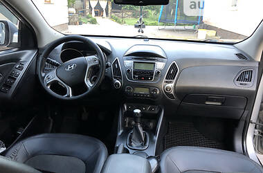 Внедорожник / Кроссовер Hyundai ix35 2010 в 