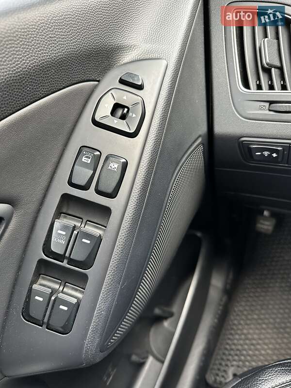 Внедорожник / Кроссовер Hyundai ix35 2010 в Днепре