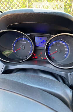 Внедорожник / Кроссовер Hyundai ix35 2011 в 