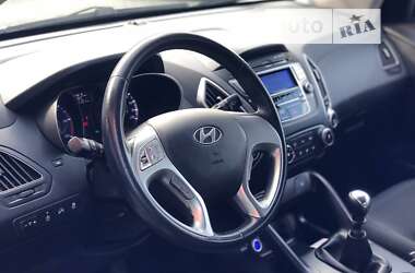 Внедорожник / Кроссовер Hyundai ix35 2011 в Черновцах