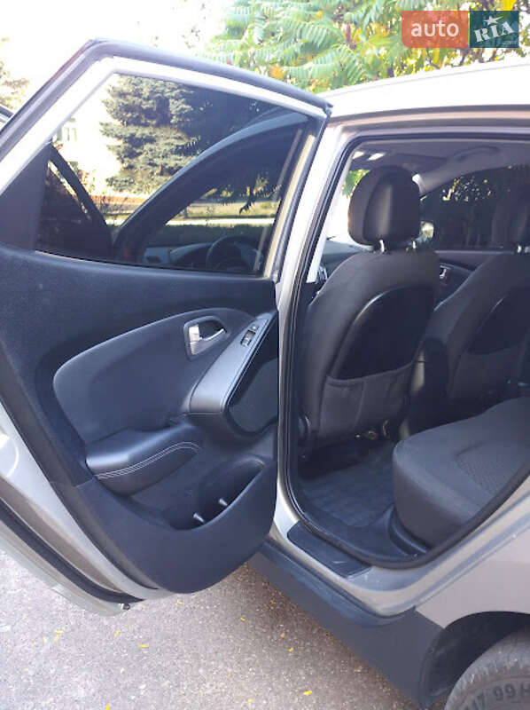 Внедорожник / Кроссовер Hyundai ix35 2010 в Александровке (Краматорского района)