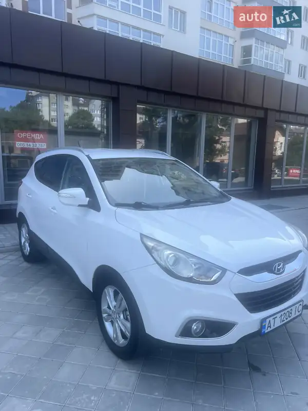 Позашляховик / Кросовер Hyundai ix35 2011 в 