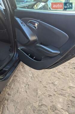 Позашляховик / Кросовер Hyundai ix35 2010 в 