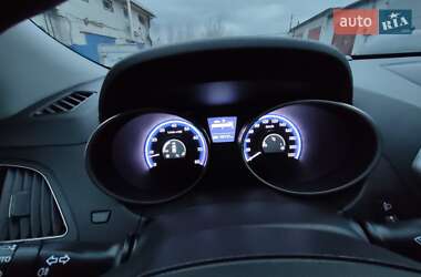 Внедорожник / Кроссовер Hyundai ix35 2011 в 