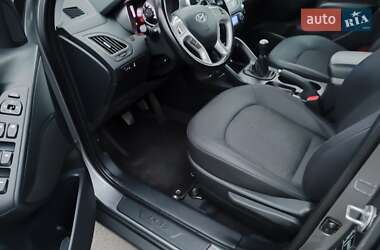 Внедорожник / Кроссовер Hyundai ix35 2011 в 