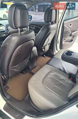 Внедорожник / Кроссовер Hyundai ix35 2011 в 
