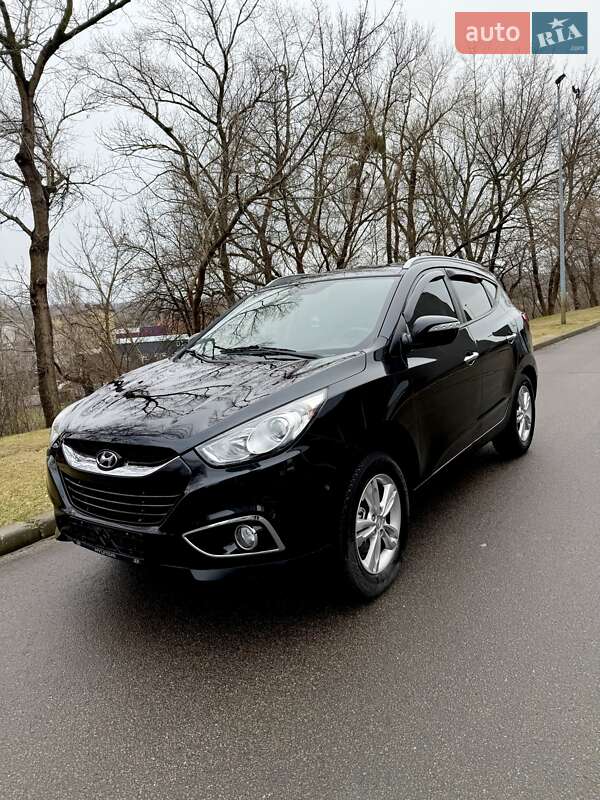 Внедорожник / Кроссовер Hyundai ix35 2011 в 