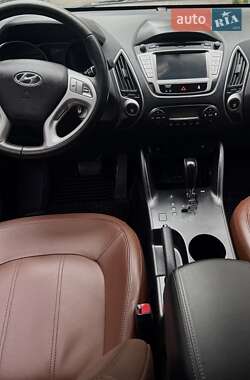 Внедорожник / Кроссовер Hyundai ix35 2011 в 
