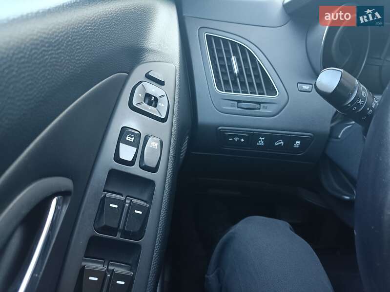 Внедорожник / Кроссовер Hyundai ix35 2010 в Запорожье фото 8 Внедорожник / Кроссовер Hyundai ix35 2010 в Запорожье
