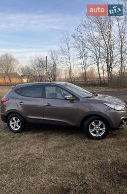 Внедорожник / Кроссовер Hyundai ix35 2011 в 