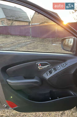 Внедорожник / Кроссовер Hyundai ix35 2011 в 