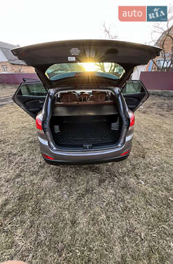 Внедорожник / Кроссовер Hyundai ix35 2011 в 