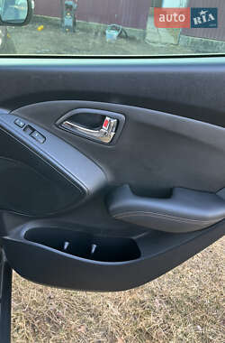 Внедорожник / Кроссовер Hyundai ix35 2011 в 