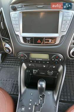 Внедорожник / Кроссовер Hyundai ix35 2011 в 