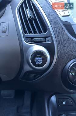 Позашляховик / Кросовер Hyundai ix35 2012 в 