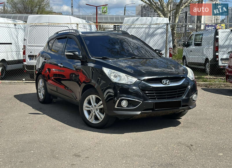 Внедорожник / Кроссовер Hyundai ix35 2010 в 