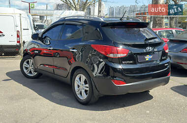 Внедорожник / Кроссовер Hyundai ix35 2010 в 