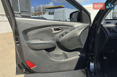Внедорожник / Кроссовер Hyundai ix35 2010 в 