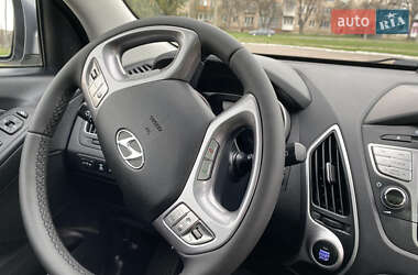Внедорожник / Кроссовер Hyundai ix35 2013 в 