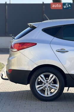 Внедорожник / Кроссовер Hyundai ix35 2011 в 