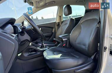 Внедорожник / Кроссовер Hyundai ix35 2011 в 