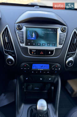Внедорожник / Кроссовер Hyundai ix35 2011 в 