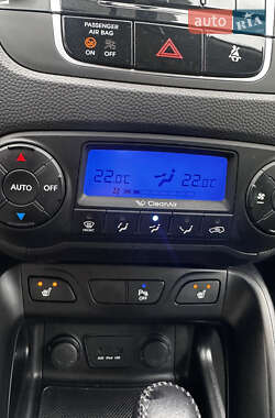 Внедорожник / Кроссовер Hyundai ix35 2011 в 