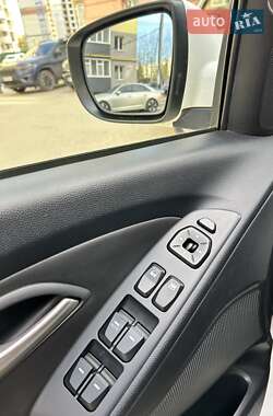 Внедорожник / Кроссовер Hyundai ix35 2013 в 