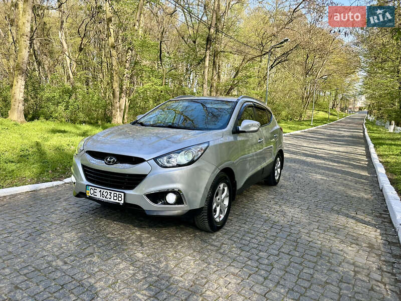 Внедорожник / Кроссовер Hyundai ix35 2010 в 