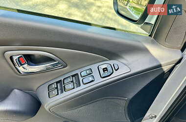 Внедорожник / Кроссовер Hyundai ix35 2010 в 