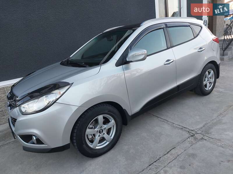 Внедорожник / Кроссовер Hyundai ix35 2010 в 