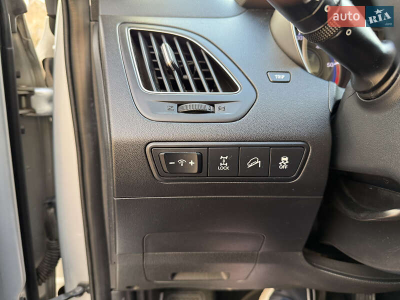 Внедорожник / Кроссовер Hyundai ix35 2012 в Черновцах