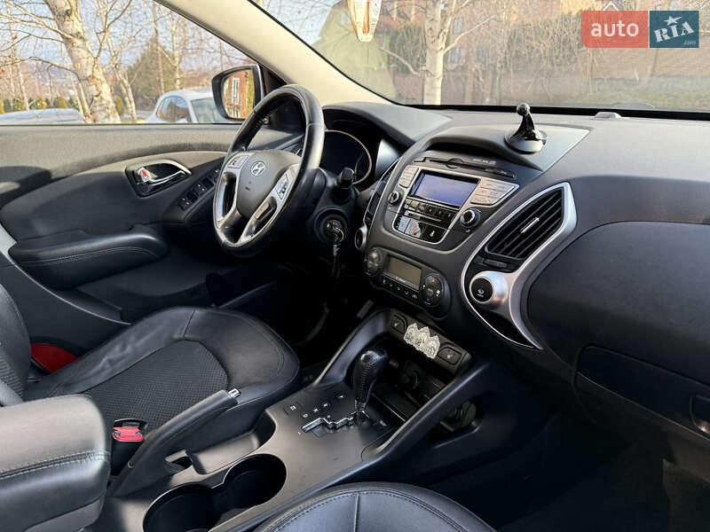 Внедорожник / Кроссовер Hyundai ix35 2012 в Черновцах