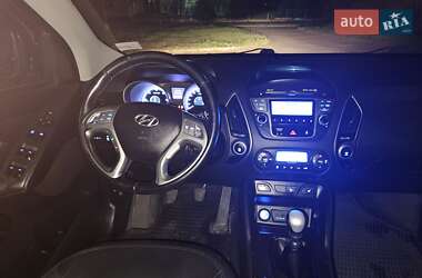 Внедорожник / Кроссовер Hyundai ix35 2011 в 
